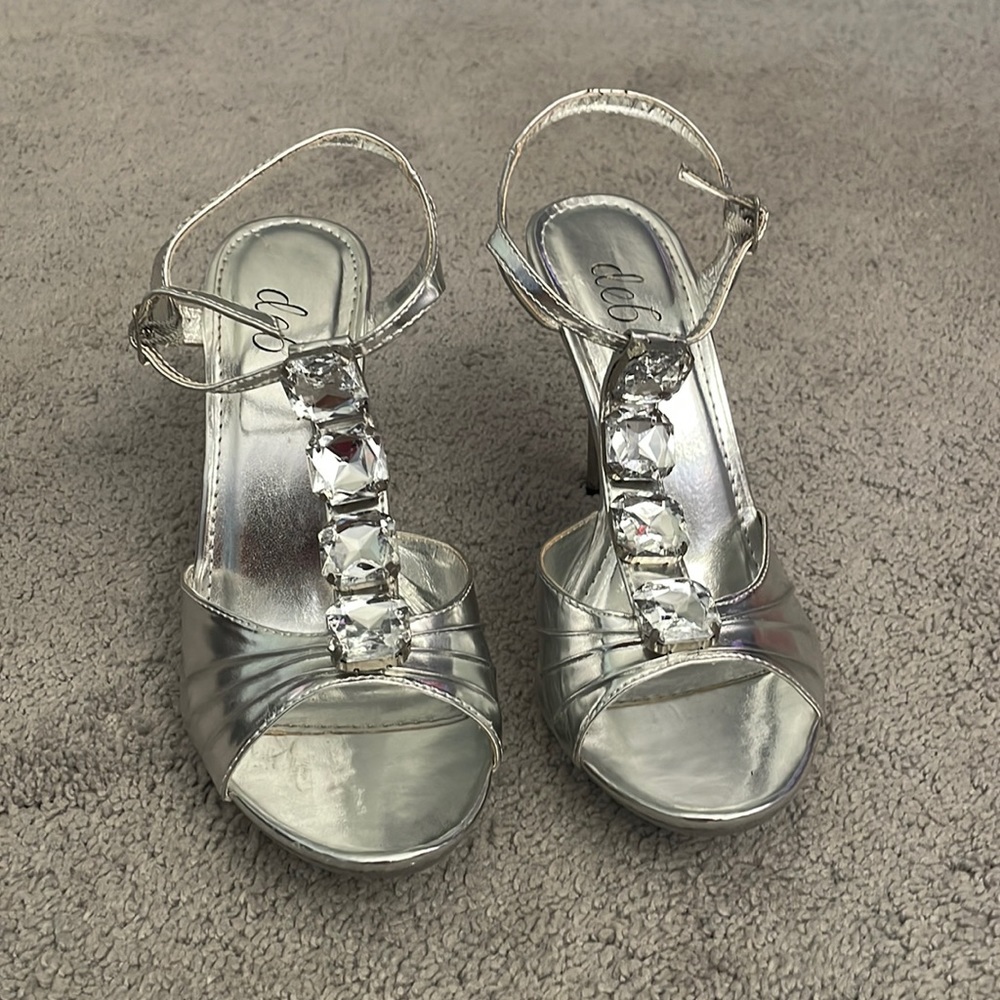 DEB SILVER JEWELED HEELS. SIZE 8.5. WOMEN’S. WORN ONCE.
